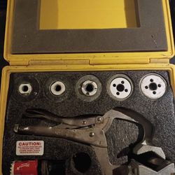 Pilot Clamp Locking Hole Saw Guide