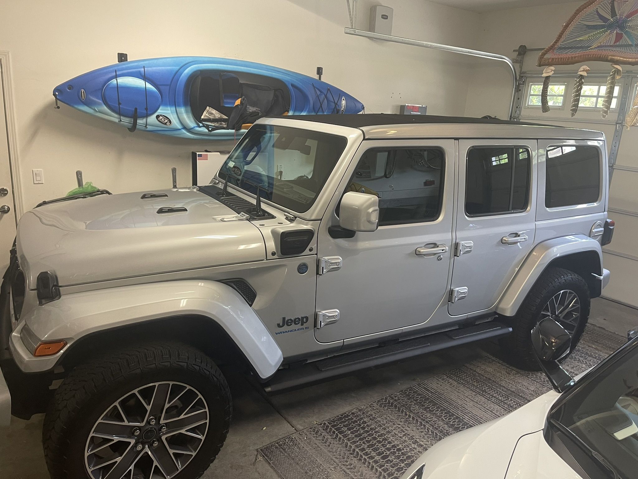 2024 JEEP Wrangler Branded Side Steps Months Old