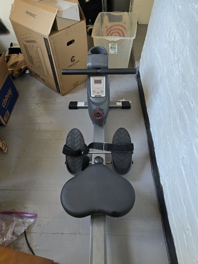 Rowing Exercise Machine Sunny Foldable Stats Screen Batteries Adjustable Resistance