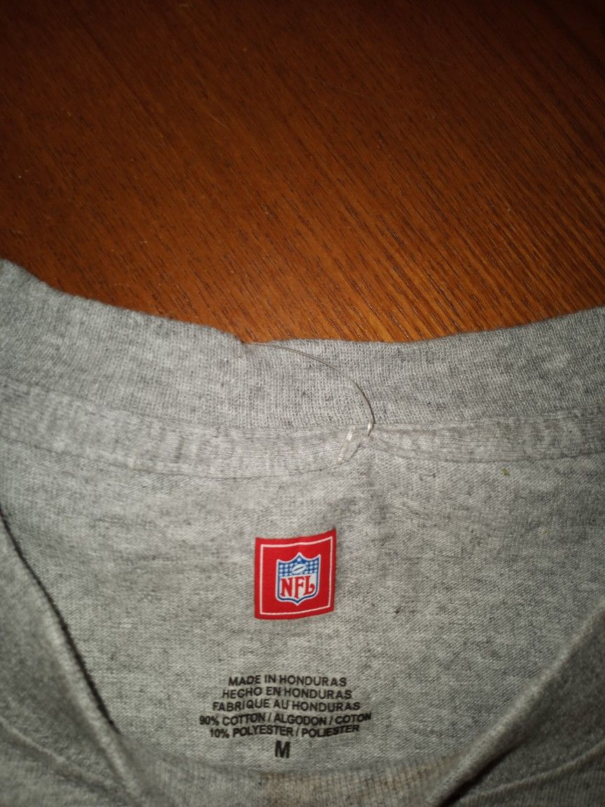 Signed Eagles Grey Tee Shirt Size Medium (Signed By Eagles Mascot Swoop #00 