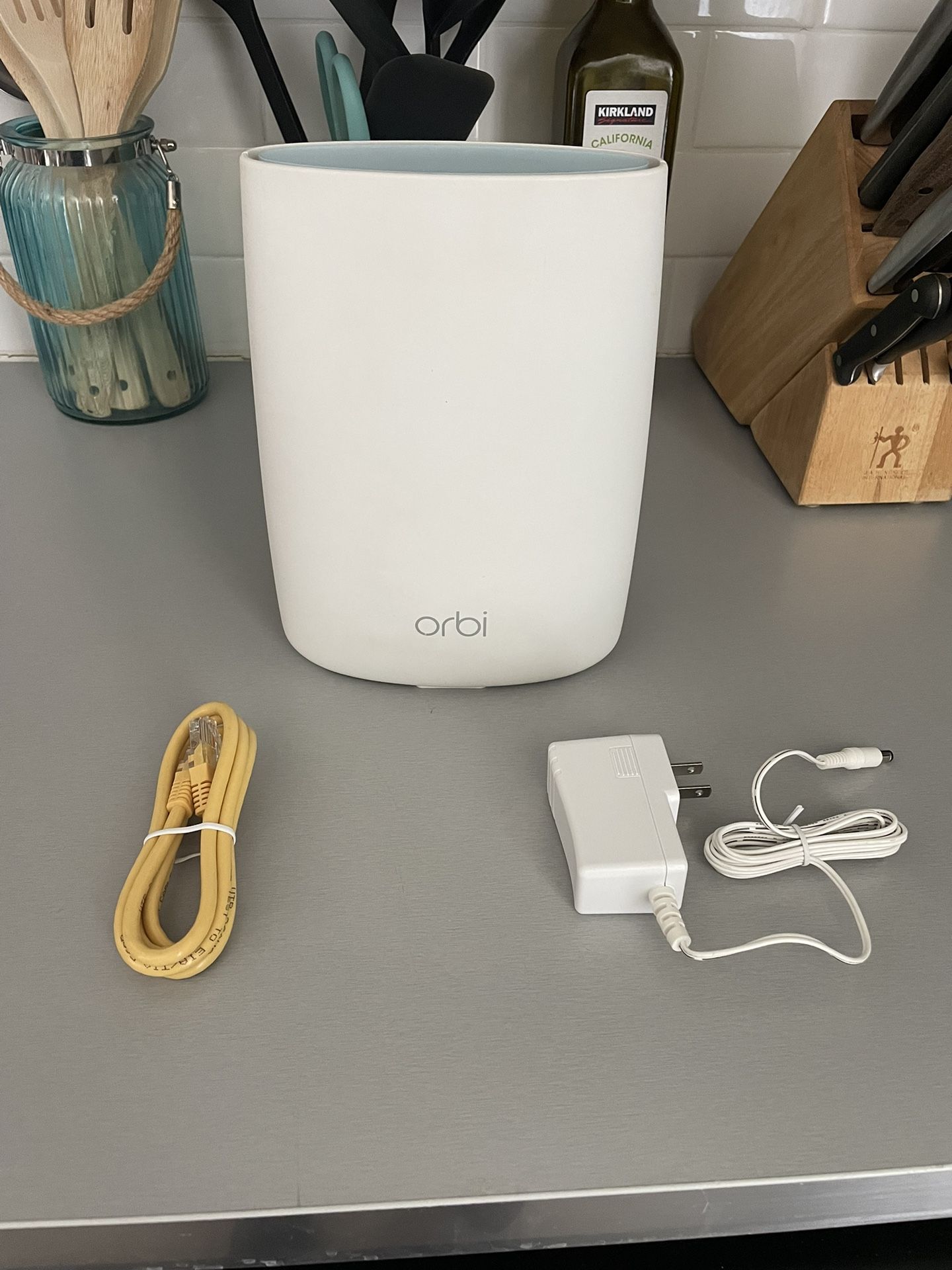 NETGREAR Orbi RBR50 - Tri-Band WiFi Router Home Mesh-Ready AC3000.