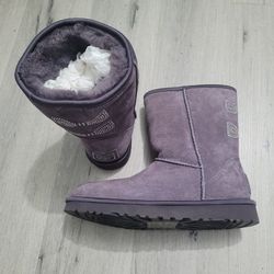2 Pair Brand NEW and Rare $160 Uggs Size 7 Ugg Rhinestone Only $40 For Uggs A PIECE 🤯
