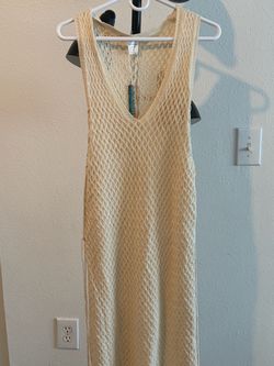 Dress Blu moves dress