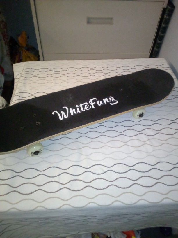 Skateboard White Fang