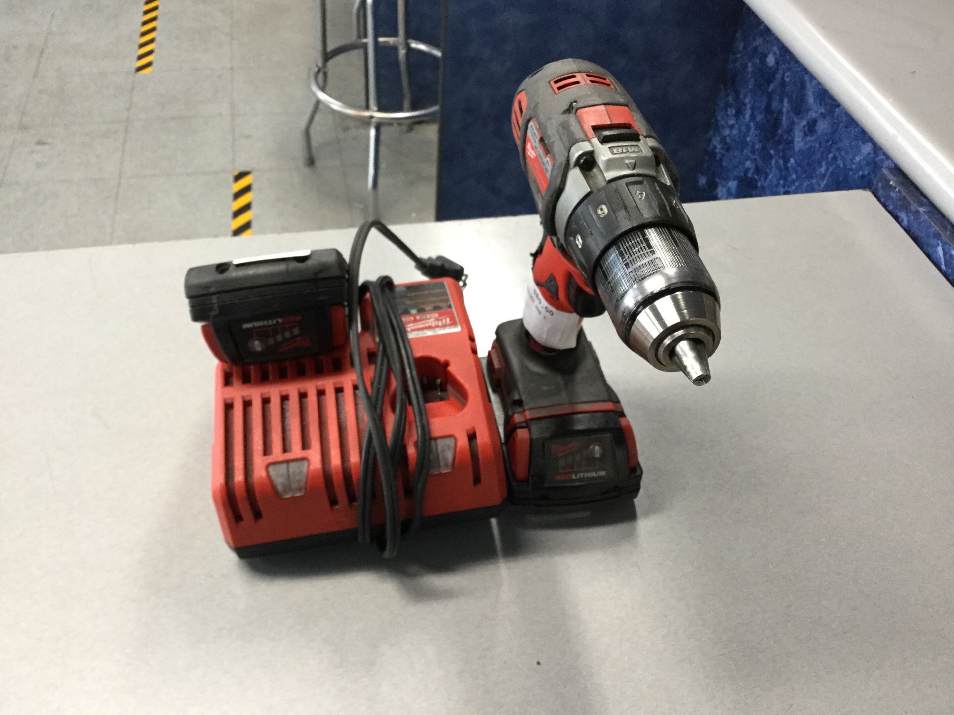 Milwaukee 2606-20 Drill W. 2 Batteries and Charger