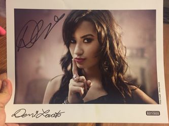 Demi Lovato Autograph