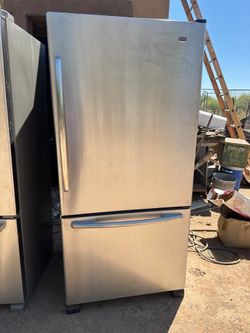 Top bottom Maytag refrigerator
