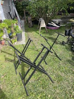 piano stands 