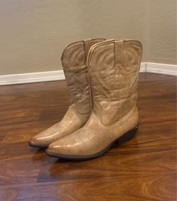 Tan Western Women’s Cowboy Boots
