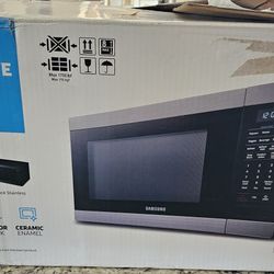 SAMSUNG MICROWAVE OVER THE COUNTER...NEW WITH LITTLE DENT ON THE TOP....$ 120