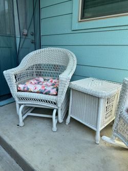 Cute wicker outdoor set