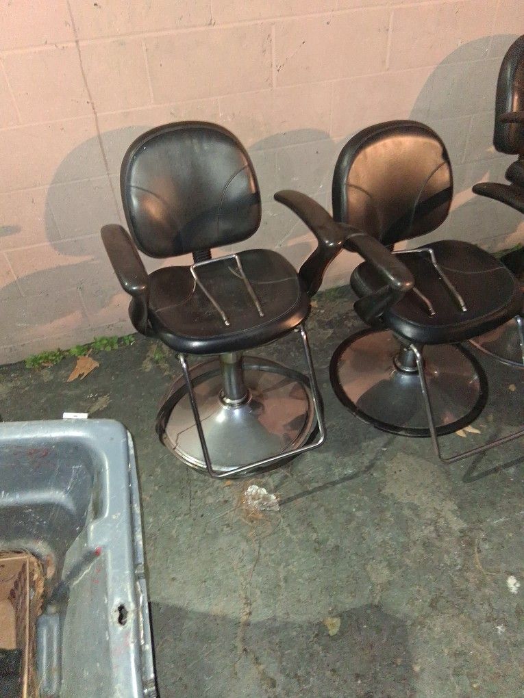 4 Beauty Chars Or Haircut Chairs.