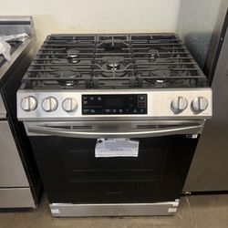NEW OPEN BOX SAMSUNG GAS SLIDE IN STOVE 30”WIDE