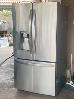 FRENCH DOOR LG REFRIGERATOR