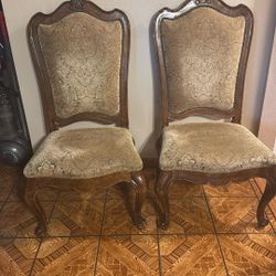 4 Dinning Chairs 