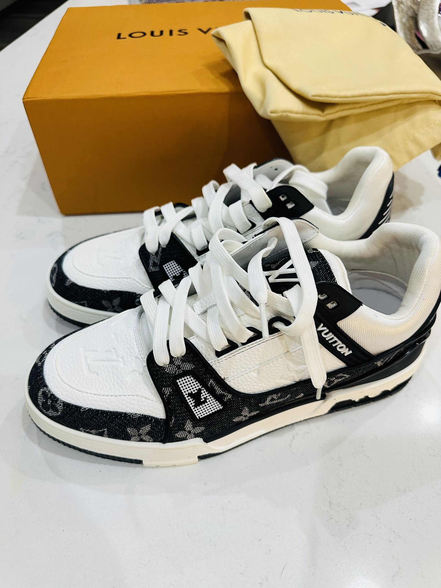 LV Trainers Sz 10.5