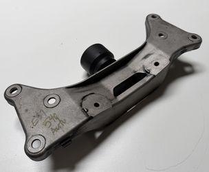 BMW E39 540i TRANSMISSION SUPPORT BRACKET