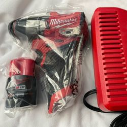 Milwaukee 3404-20 M12 Hammer drill FUEL 1/2 Chuck with 2Ah battery charger