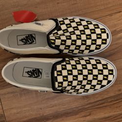 BNWT Customized Lightning Bolt Checkered Vans - 8.5 Women / 7 Men’s 