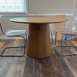 Round dining table 