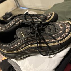 Women’s Nikes Size 9