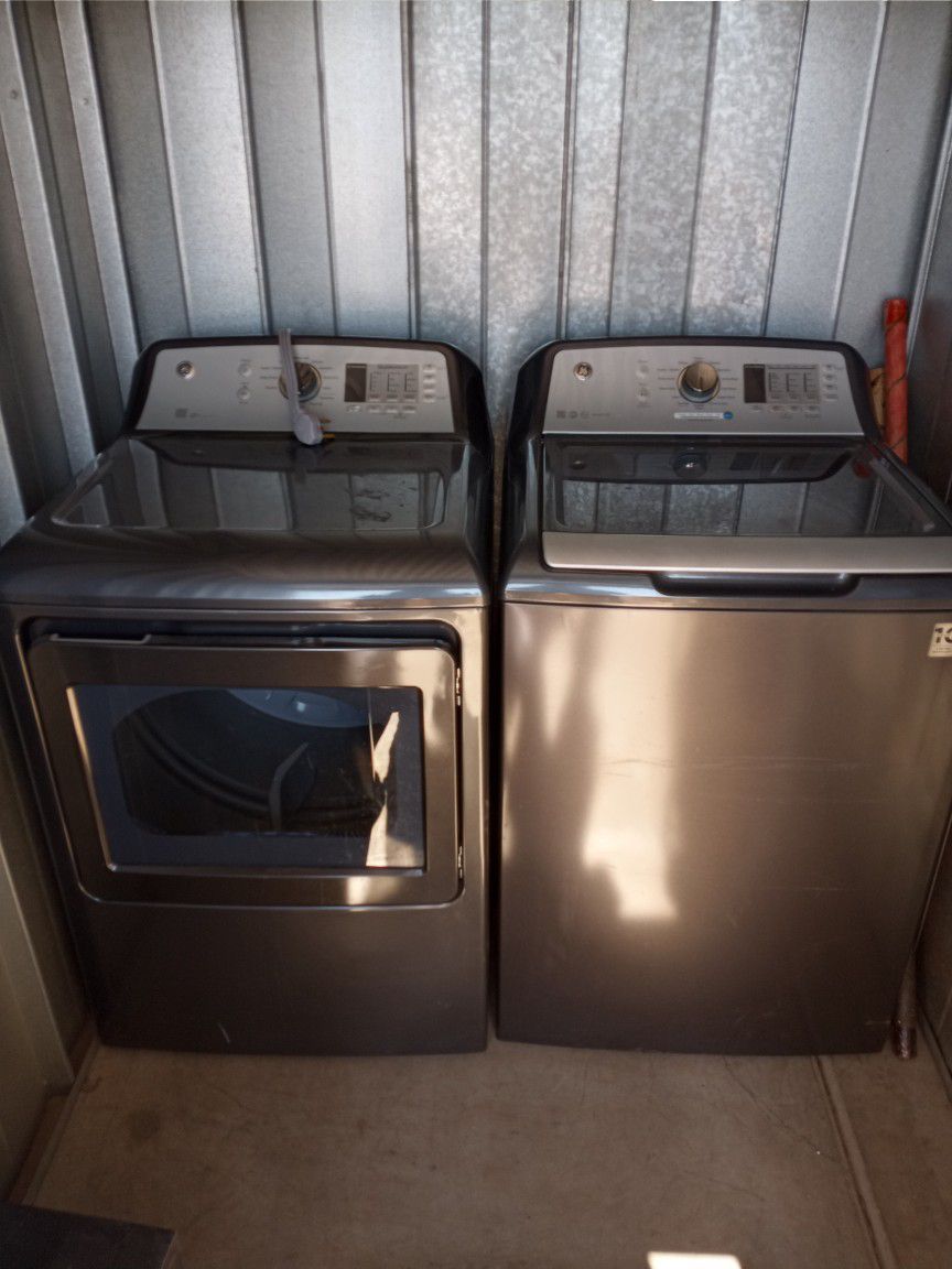 *LIKE NEW  GE WASHER AND DRYER*