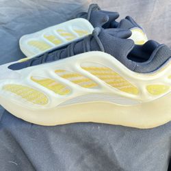 Men’s Adidas Yeezy 700 V3 MONO SAFFLOWER LIMITED