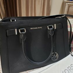 Mk Purse Black Color 