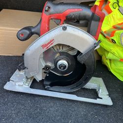 Milwaukee M18 Skilsaw 6 1/2 Tool Only No Bateria $70 Firme Precio 