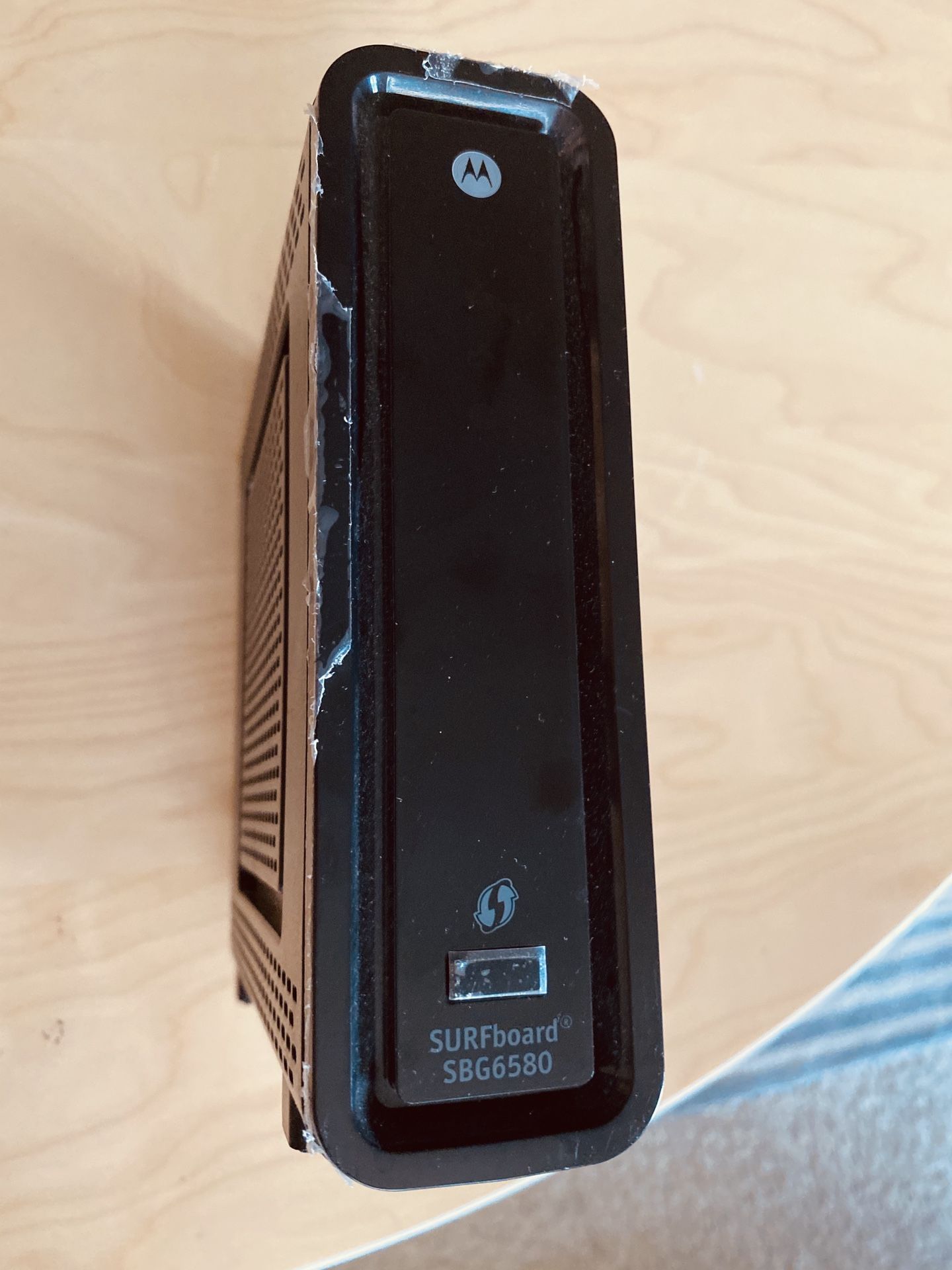 Motorola cable modem with power supply