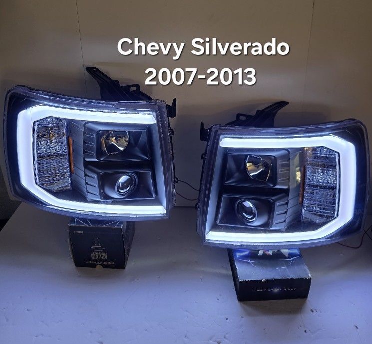 Chevy Silverado 2007-2013 Headlights