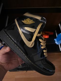 Black & Gold Metallic Air Jordan 1