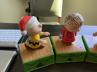 2017 Hallmark Snoopy Christmas Dance Party