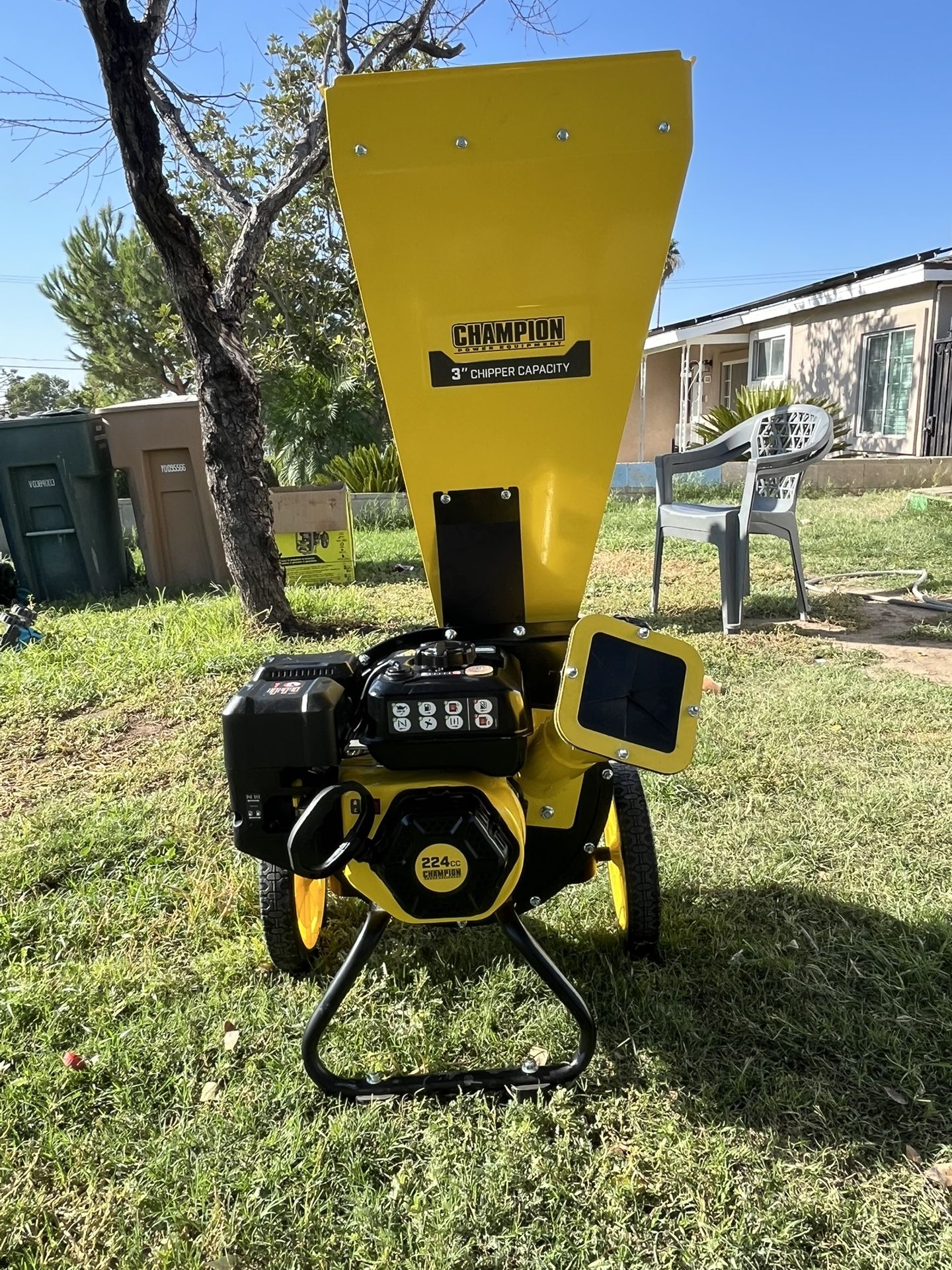 Champion Power Equipment 3 in. Dia 224 cc 2-in-1 Upright Gas Powered Wood Chipper Shredder