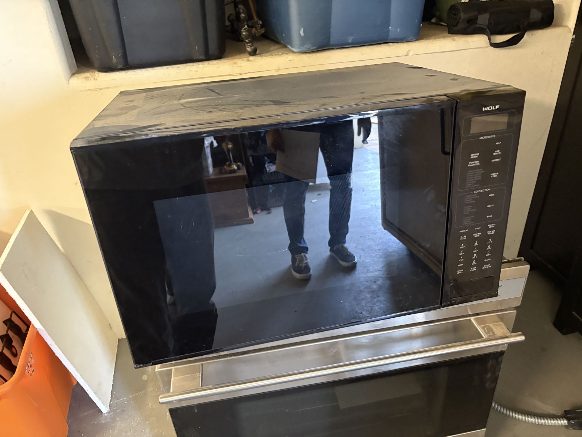 Wolf Built In Microwave 25” With 30” Trim Kit