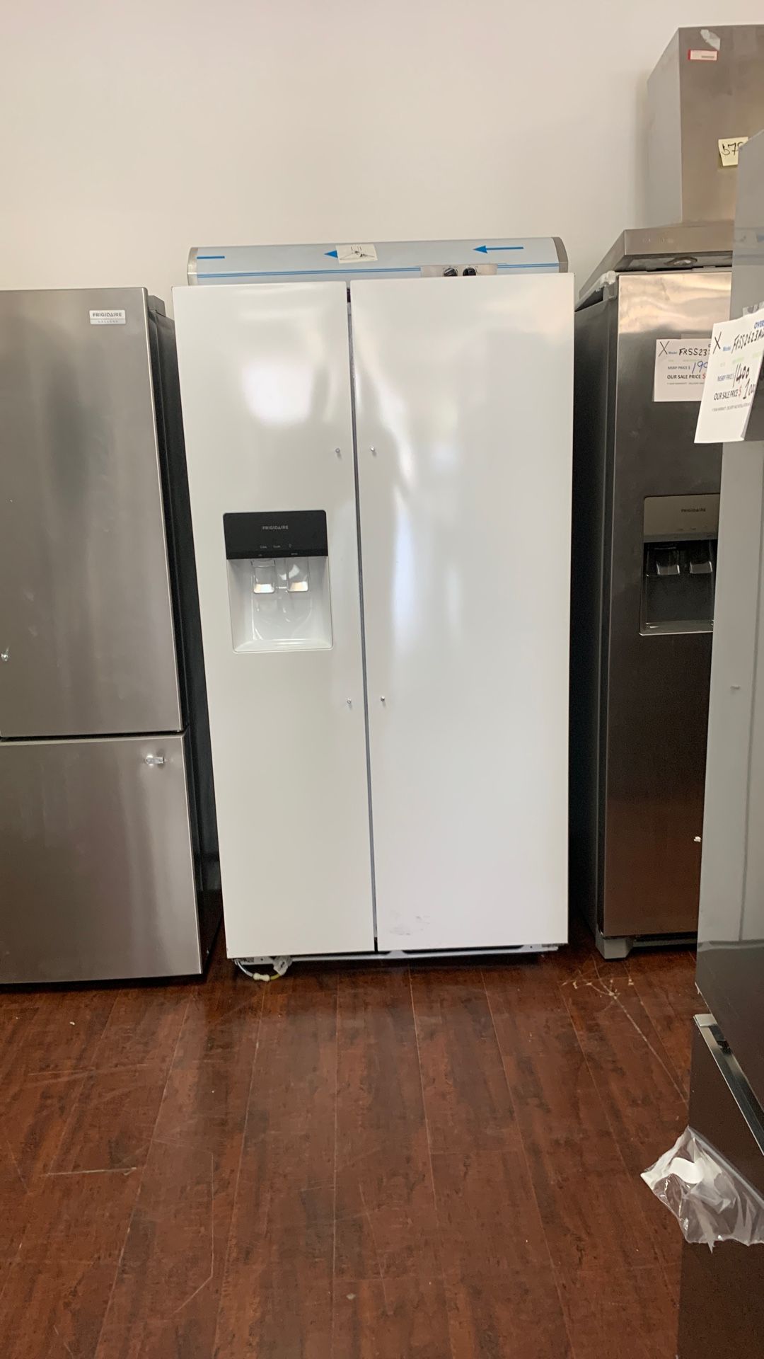 Refrigerator Side By Side Door Frigidaire & Freezer FRSS2623AWE