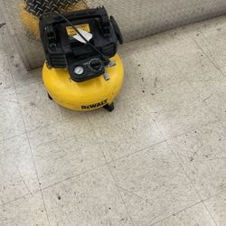 DeWalt dwfp55126 6 gallon air compressor