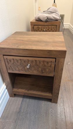 Wood Nightstand with Carved Drawer – Set of 2