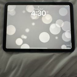 iPad 10Gen New 64gig With Box And 14 Days To add Apple Care