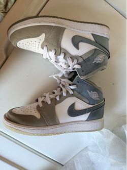 Air Jordan 1 Mid (Special Edition) size 4YOUTH