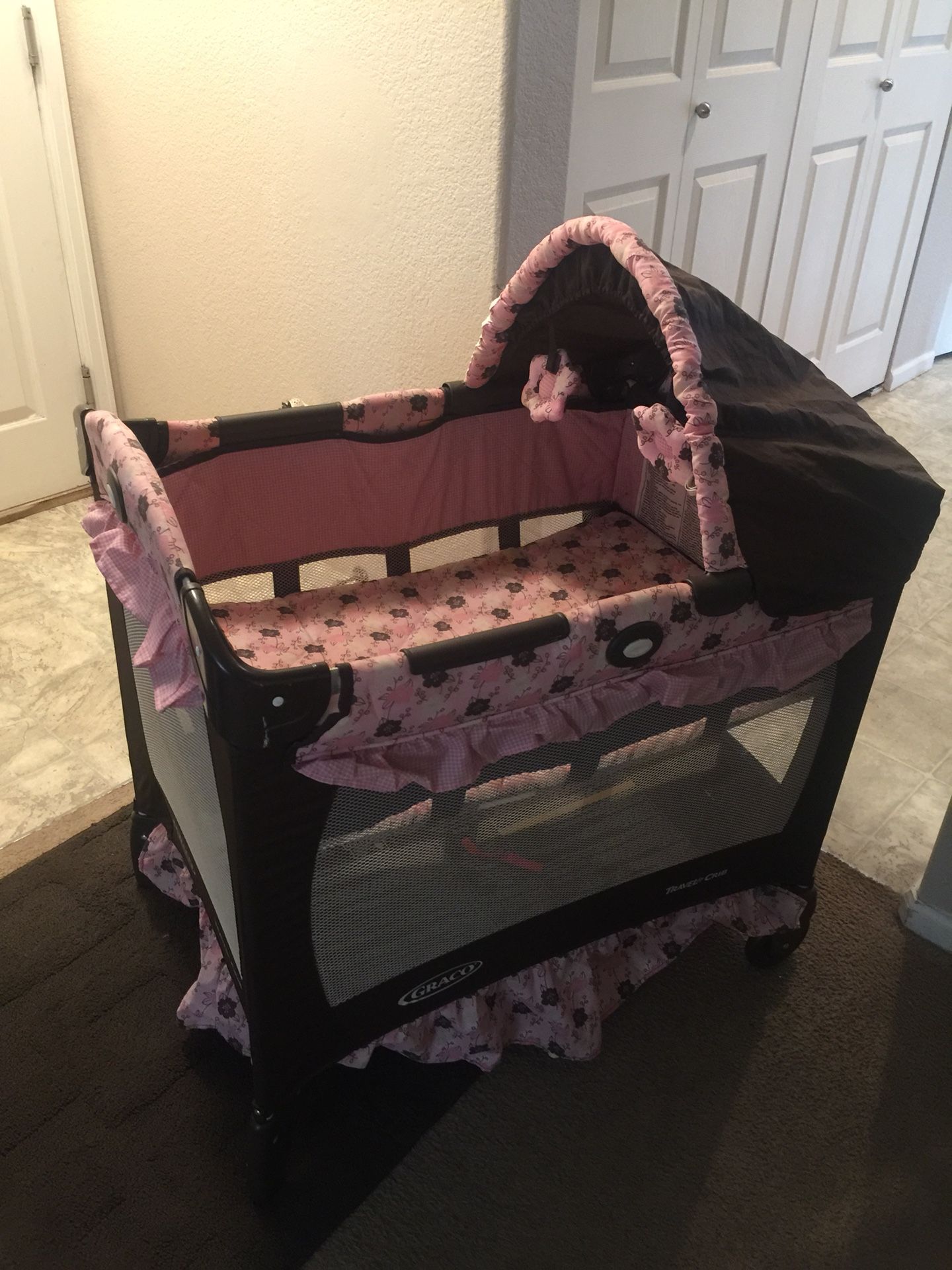 Graco Travel Lite Crib Pink/Brown