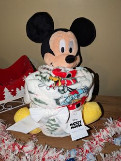 🌲🎁 Best Gifts 🎁 🎄 Disney Mickey Mouse Buddy Plushie and Oversized Throw🎄