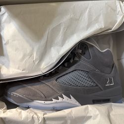 Size 12 Jordan 5 wolf 🐺  grey  trade for lakers 4’s size 12