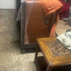 Gently use electric chair and loveseat well taken care of like to move fast for any reasonable offer will be accepted