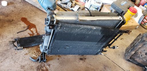 Radiator With Fan For A Dakota