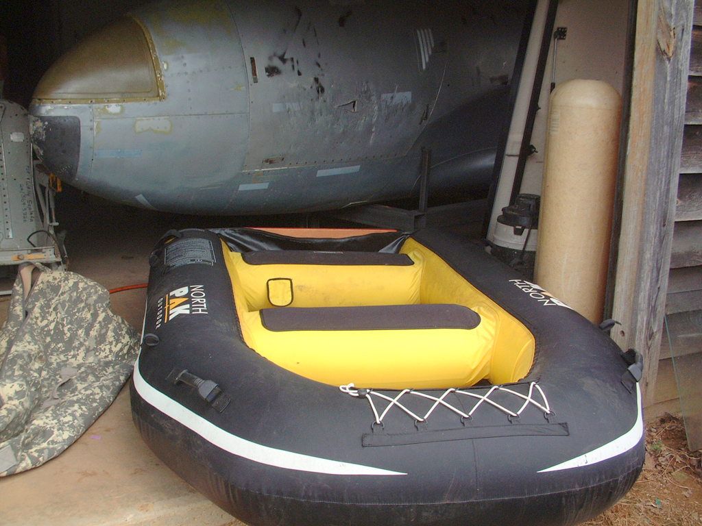 Inflatable Boat, Wood Transom, Northpak Heavy Duty, Oars, Carry Bag.