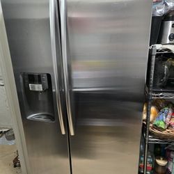 Refrigerator 