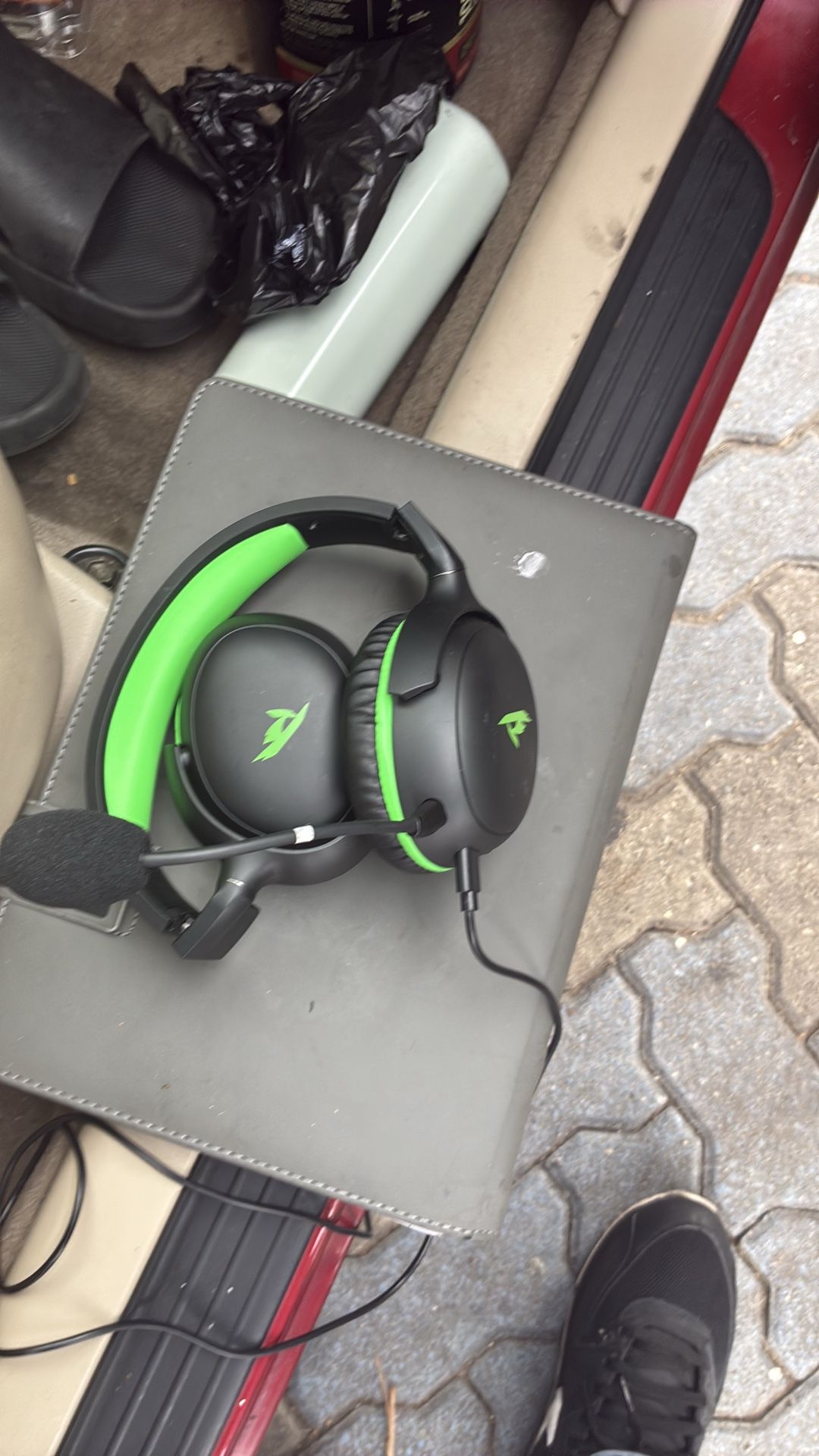 Xbox and Xbox rechargeable battery and pack