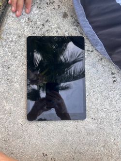 iPad 7th generation (read description )