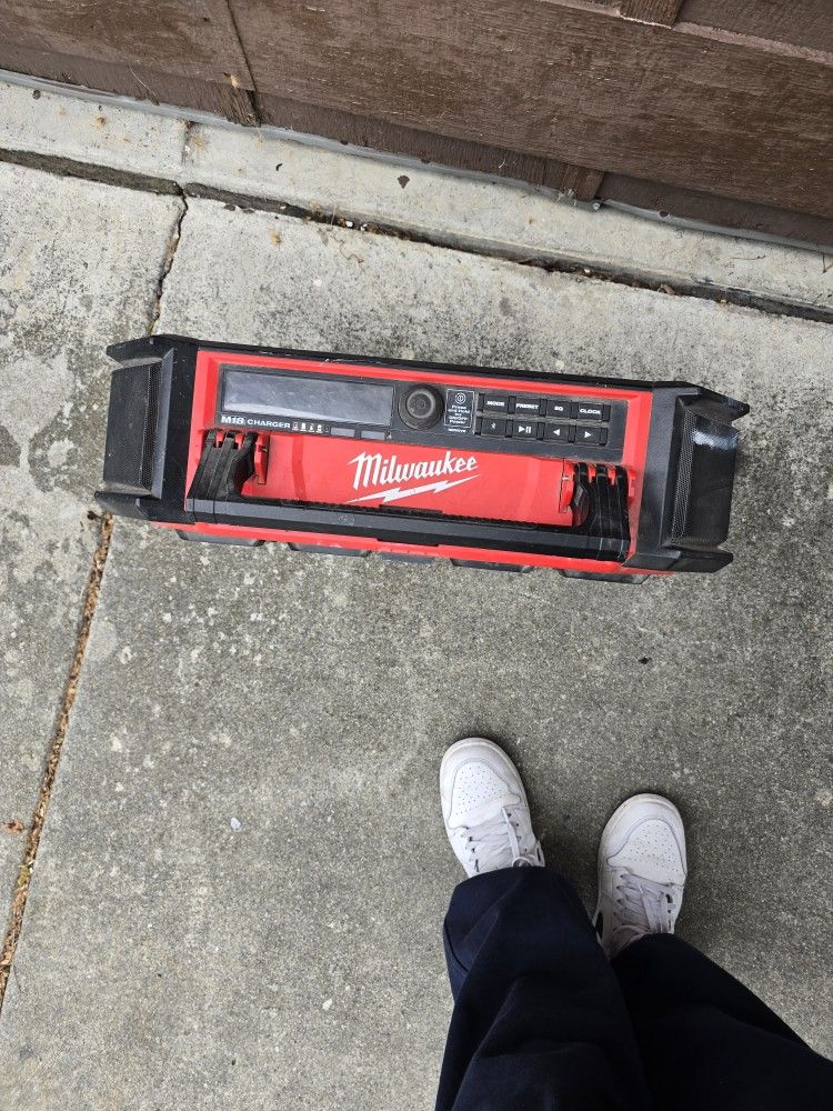 Milwaukee Pack Out Radio